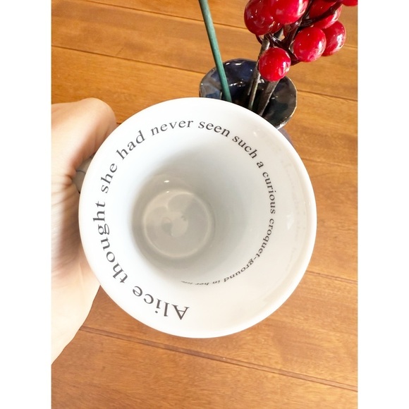 Alice in Wonderland Paul Cardew Mug - Picture 2 of 5